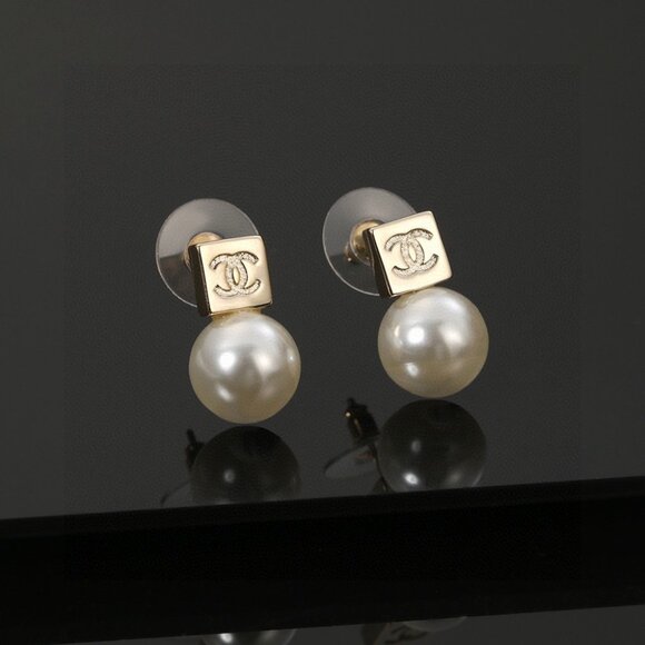 Chanel pearl earrings - Picture 5 of 6